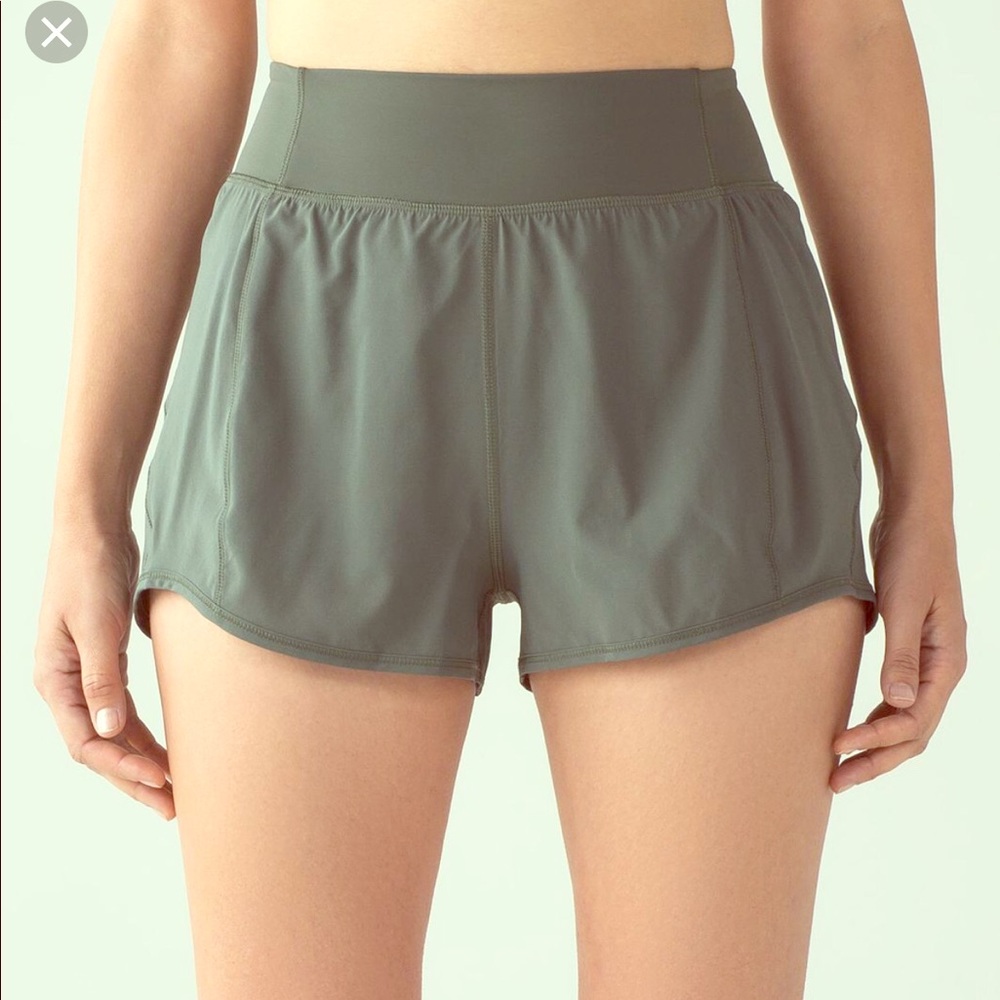 Lululemon Lean in Shorts size 8 3”- Dark Forest